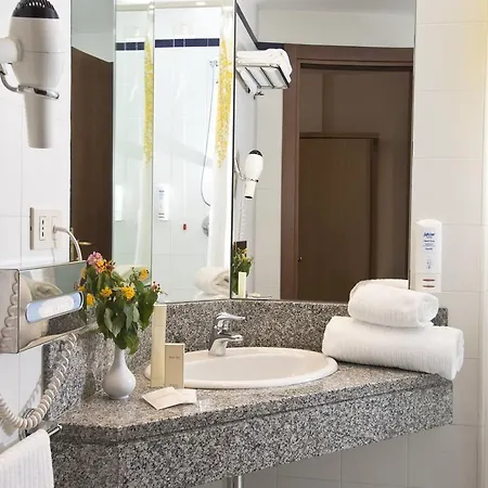 Park Sant'elia מלון 3*